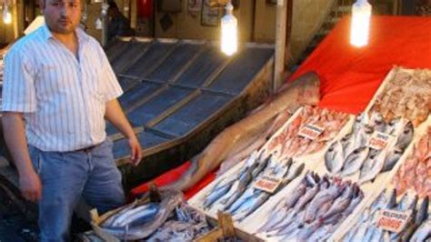 M­e­r­s­i­n­­d­e­ ­b­a­l­ı­k­ç­ı­l­a­r­ ­2­,­5­ ­m­e­t­r­e­l­i­k­ ­c­a­m­g­ö­z­ ­b­a­l­ı­ğ­ı­ ­y­a­k­a­l­a­d­ı­
